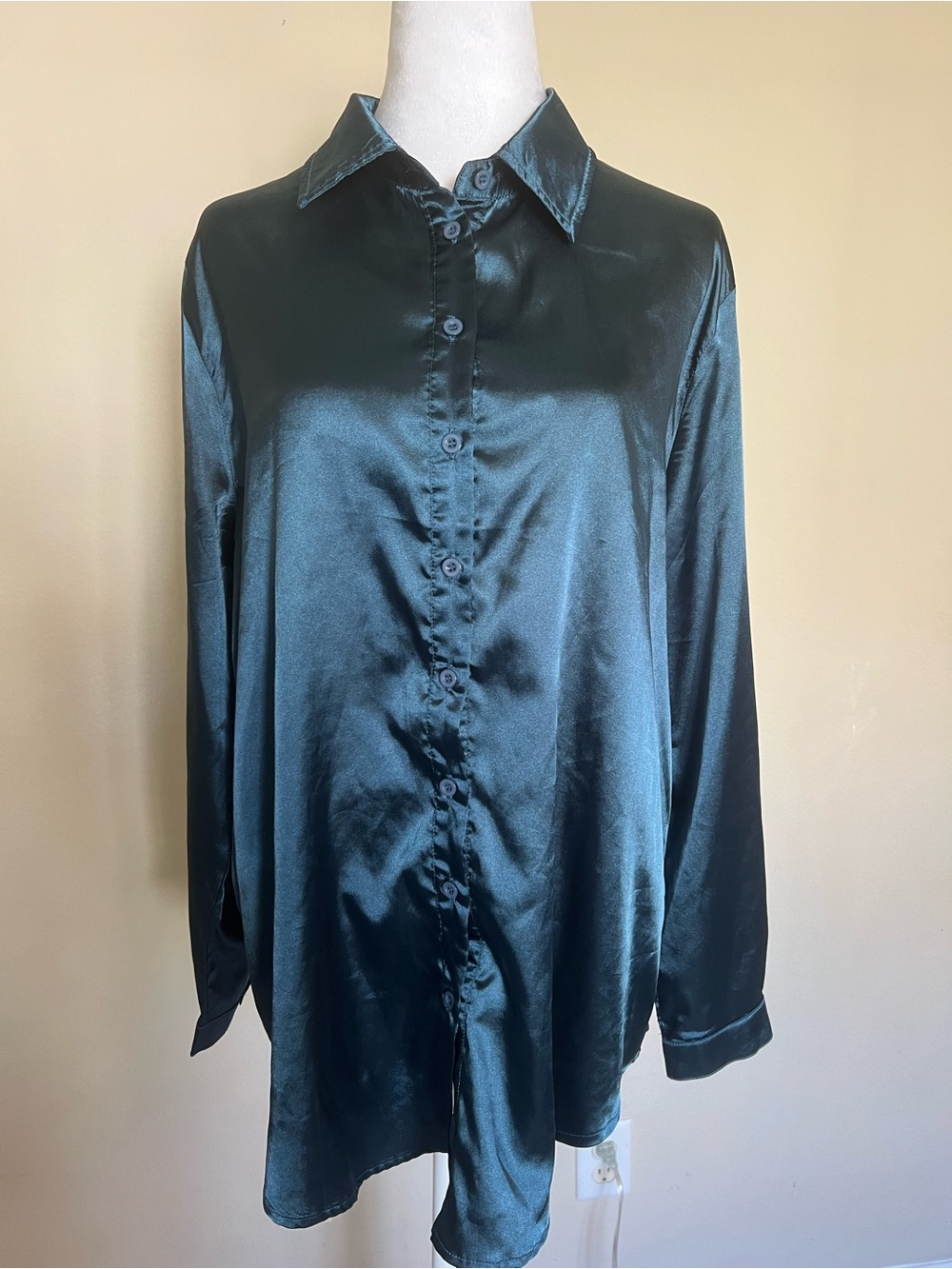 Pretty Little thing Satin Button-Up Blouse in Deep Teal